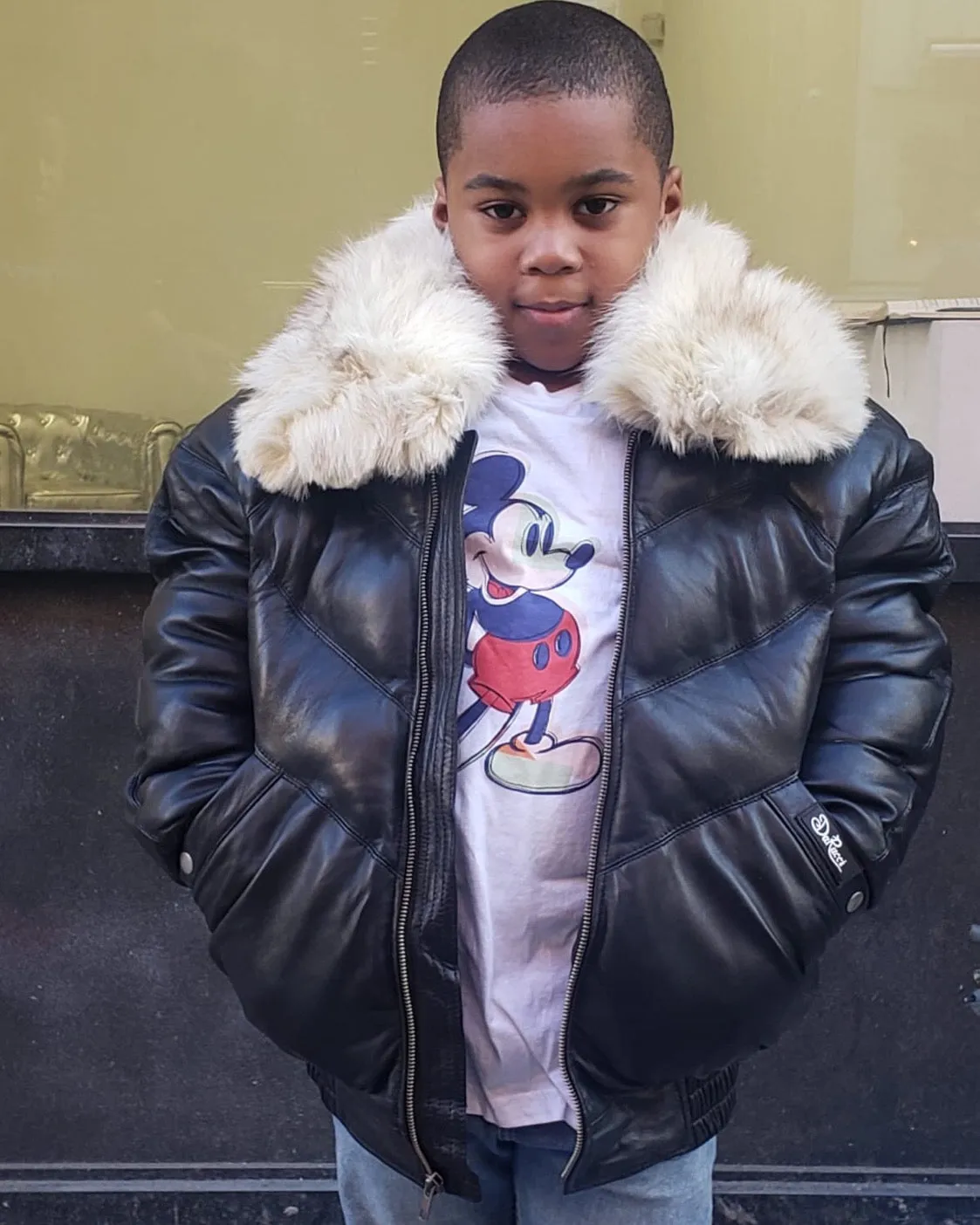 KIDS- BLACK V BOMBER WITH OFF WHITE FOX COLLAR