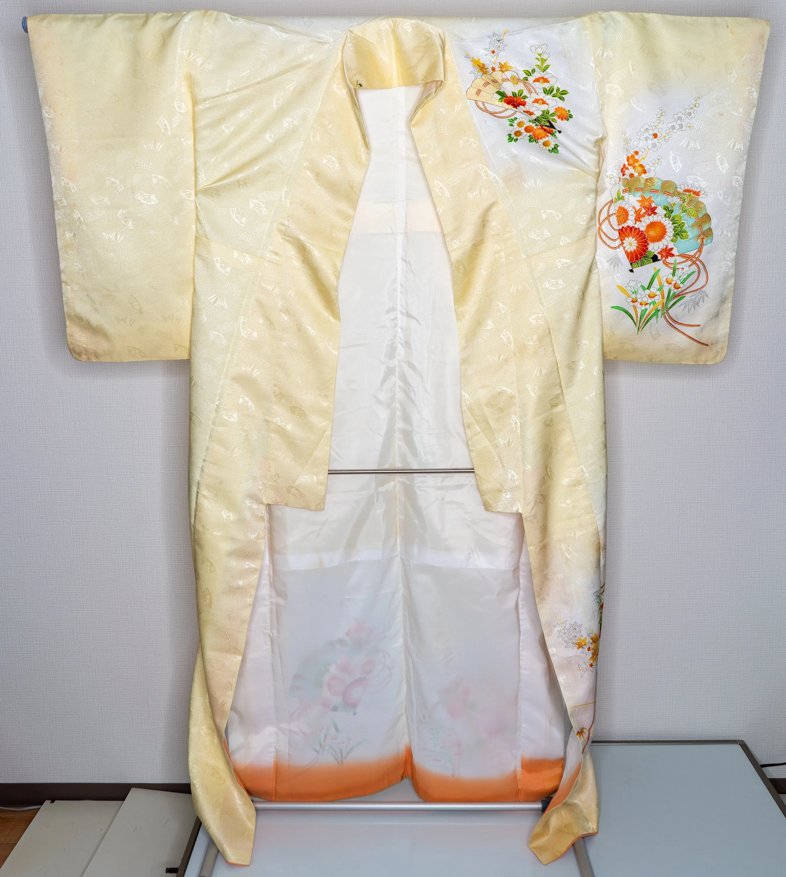 Light Yellow Houmongi with Fans and Gorgeous Flowers, Chrysanthemum Cherry Blossoms Sakura Leaves