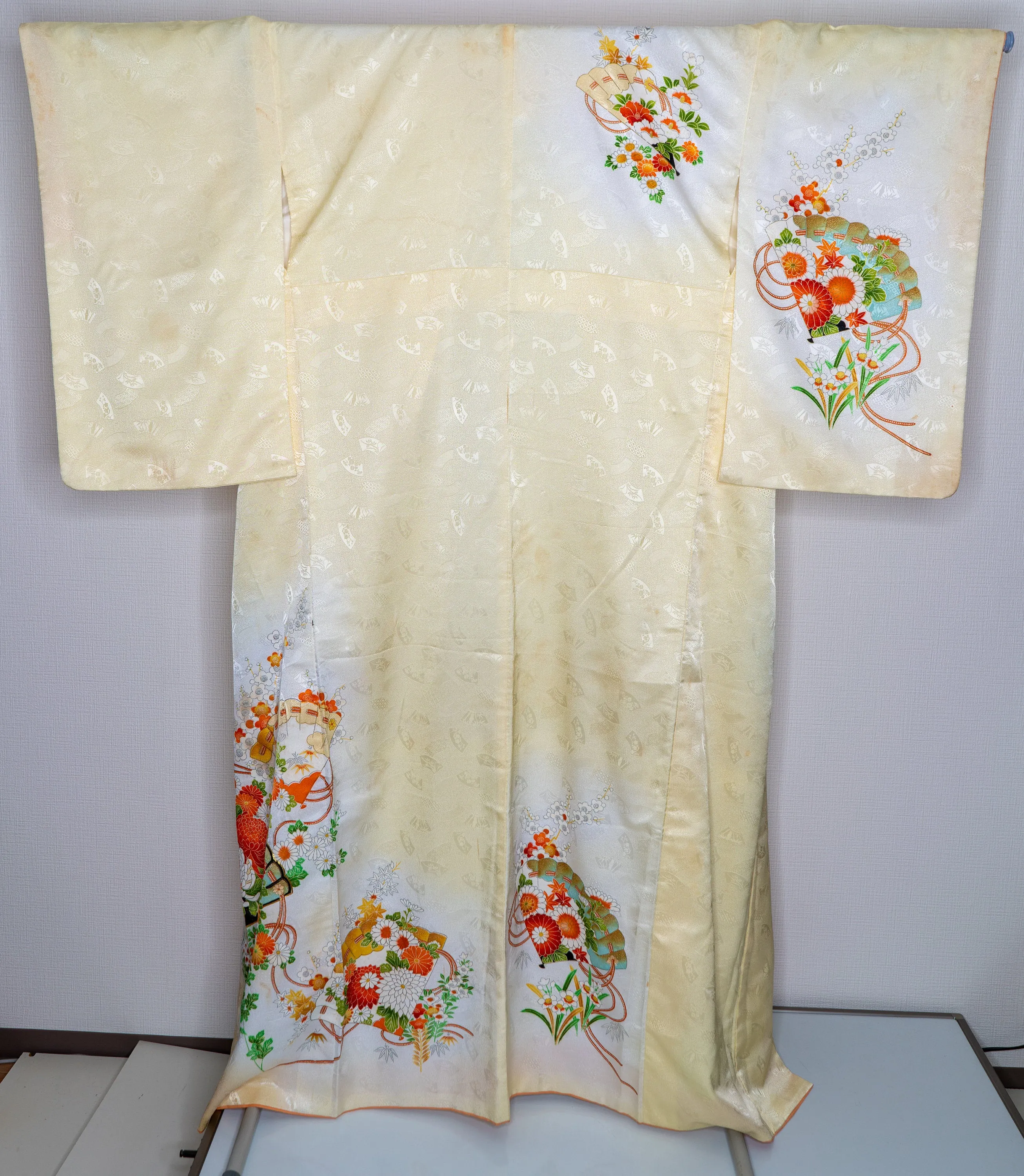 Light Yellow Houmongi with Fans and Gorgeous Flowers, Chrysanthemum Cherry Blossoms Sakura Leaves