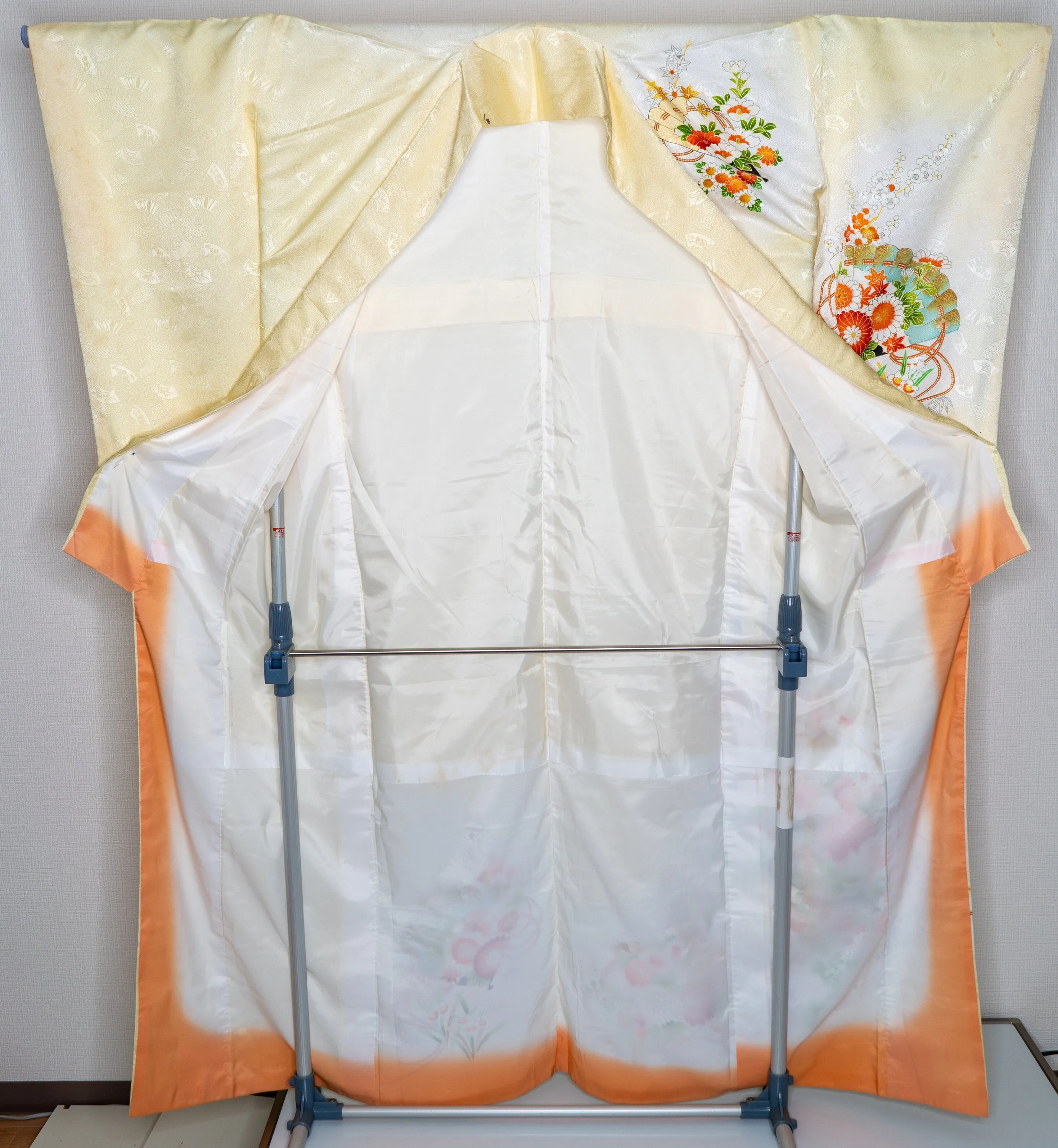 Light Yellow Houmongi with Fans and Gorgeous Flowers, Chrysanthemum Cherry Blossoms Sakura Leaves
