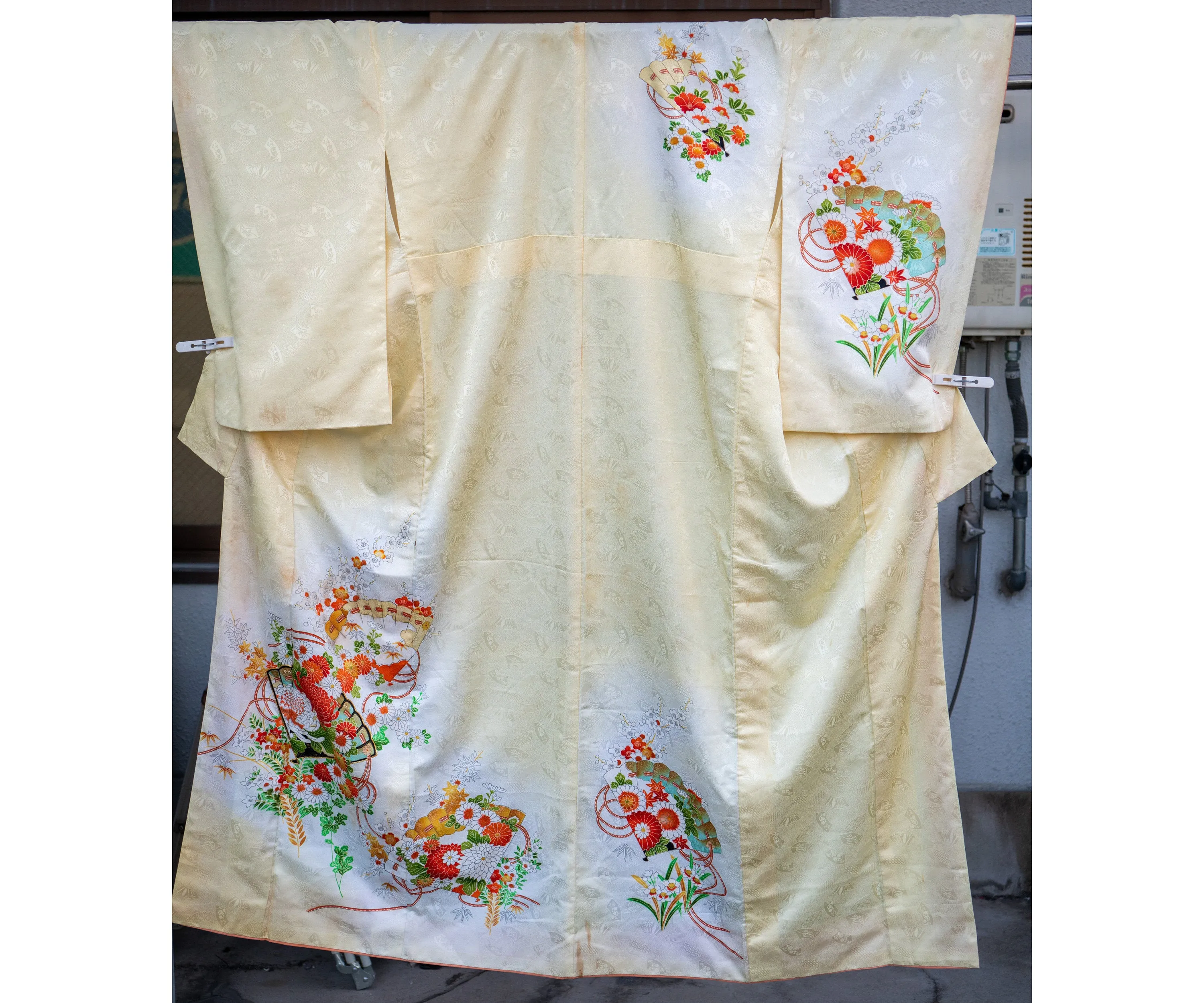 Light Yellow Houmongi with Fans and Gorgeous Flowers, Chrysanthemum Cherry Blossoms Sakura Leaves