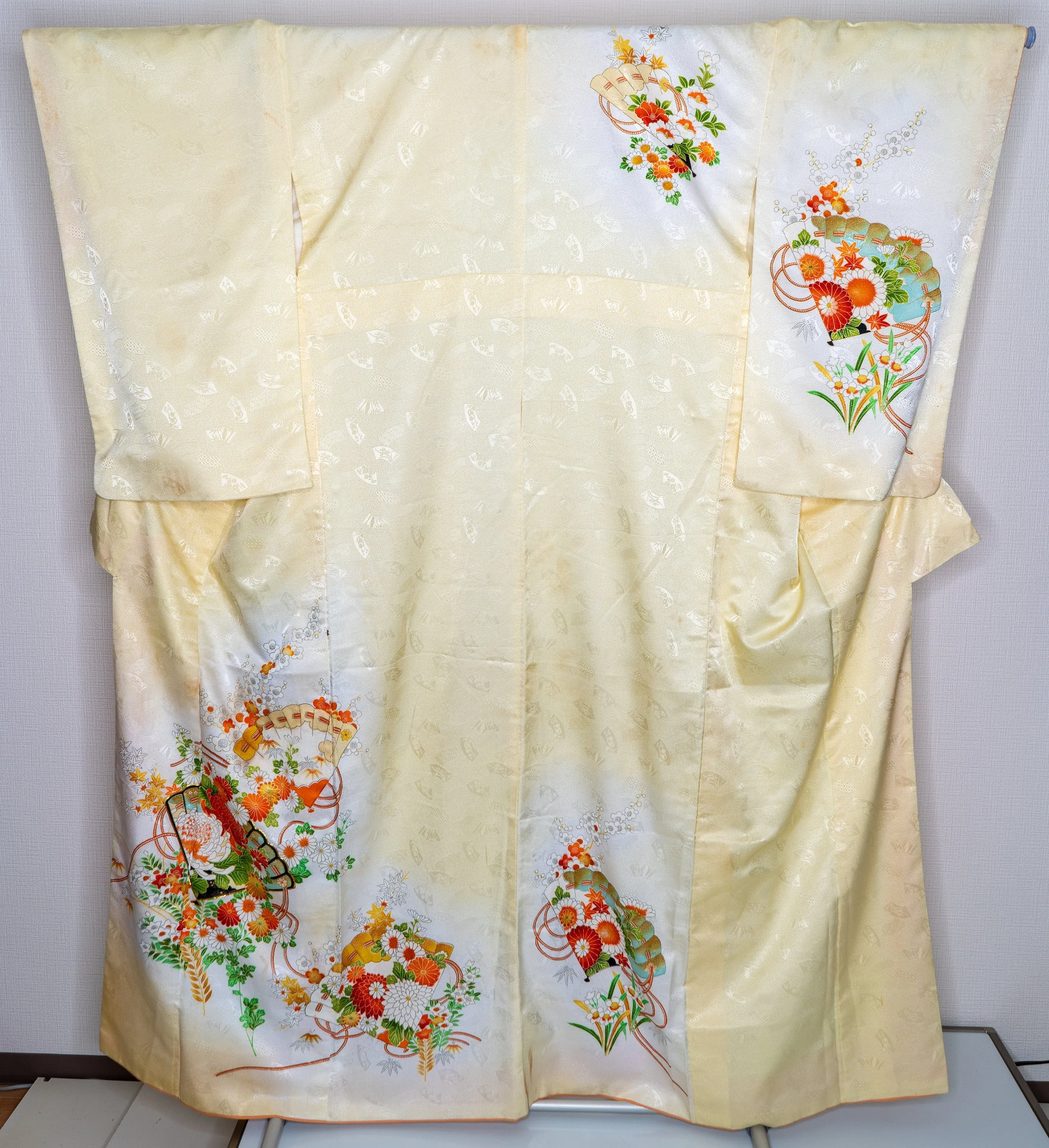 Light Yellow Houmongi with Fans and Gorgeous Flowers, Chrysanthemum Cherry Blossoms Sakura Leaves