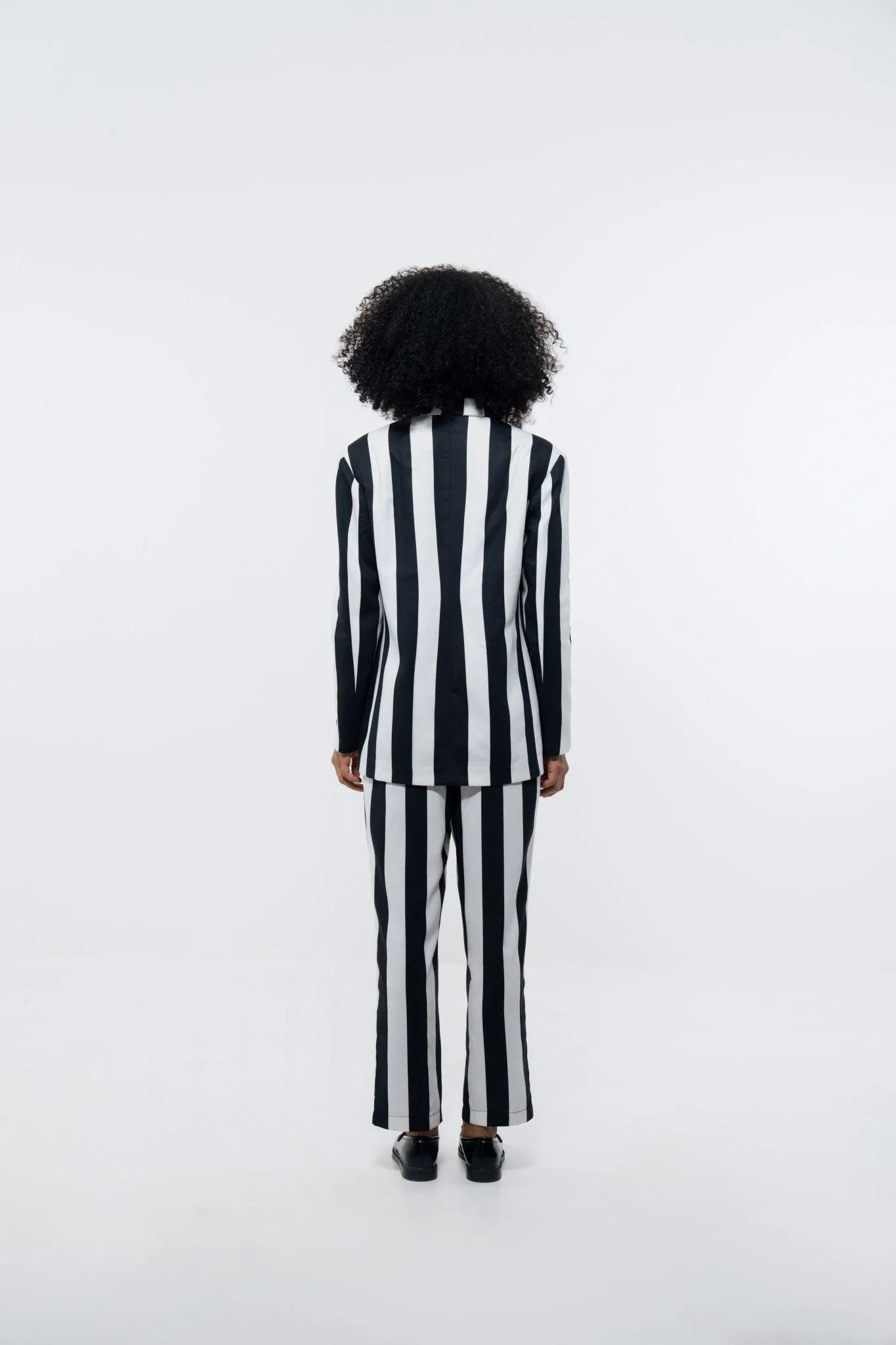 WHITE AND BLACK STRIPE SINGLE BREASTED BLAZER