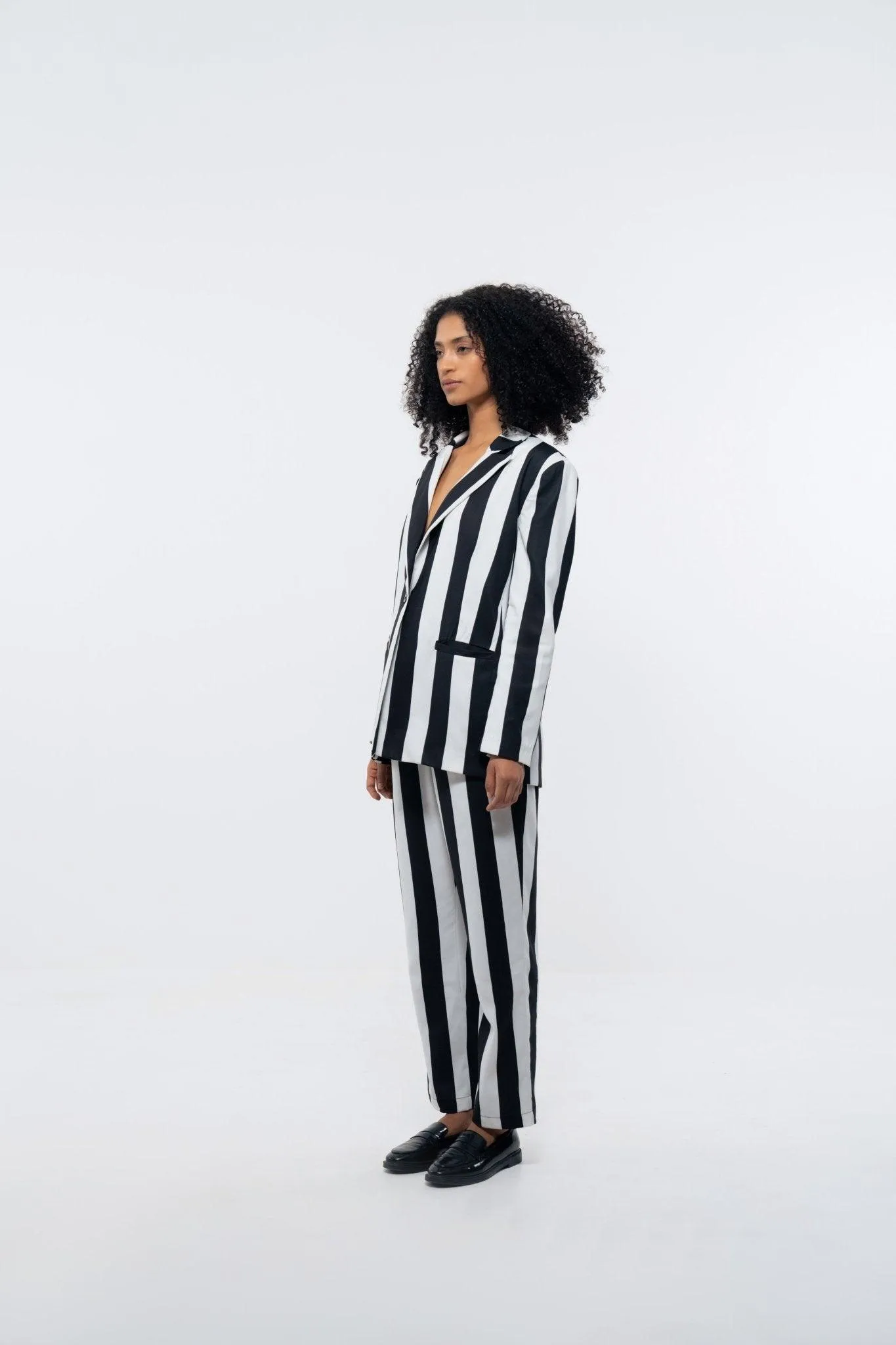 WHITE AND BLACK STRIPE SINGLE BREASTED BLAZER