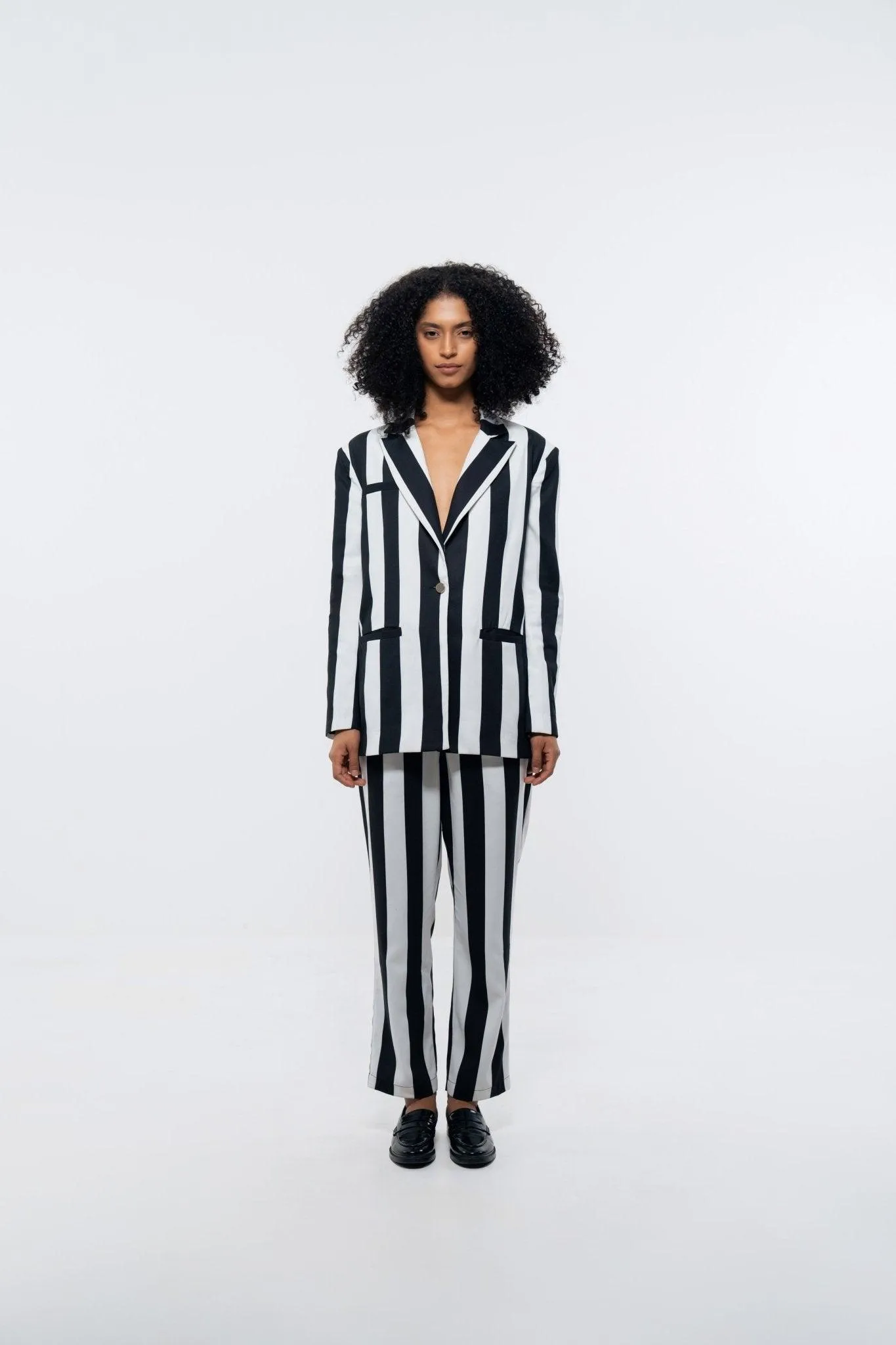 WHITE AND BLACK STRIPE SINGLE BREASTED BLAZER