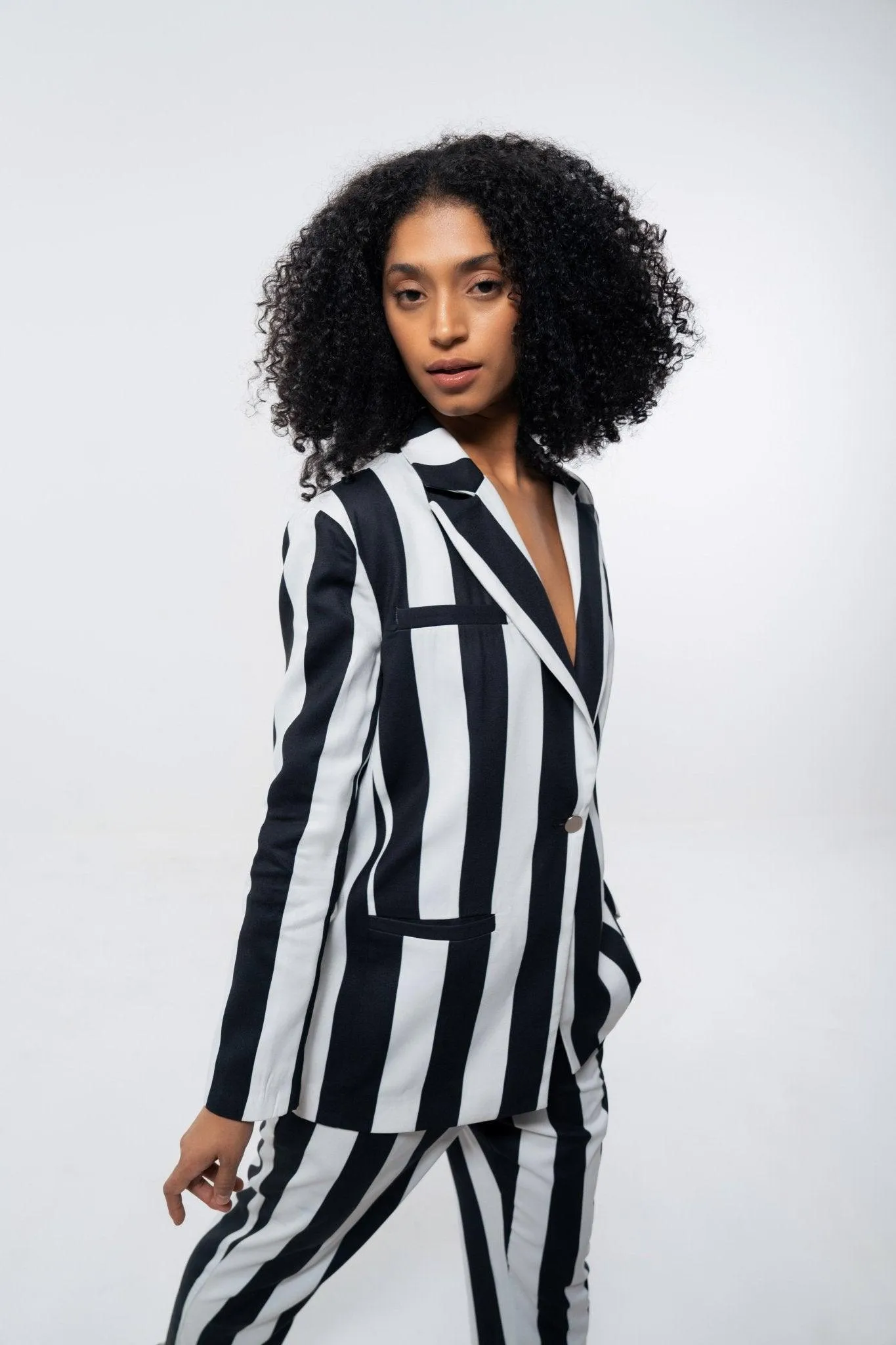 WHITE AND BLACK STRIPE SINGLE BREASTED BLAZER