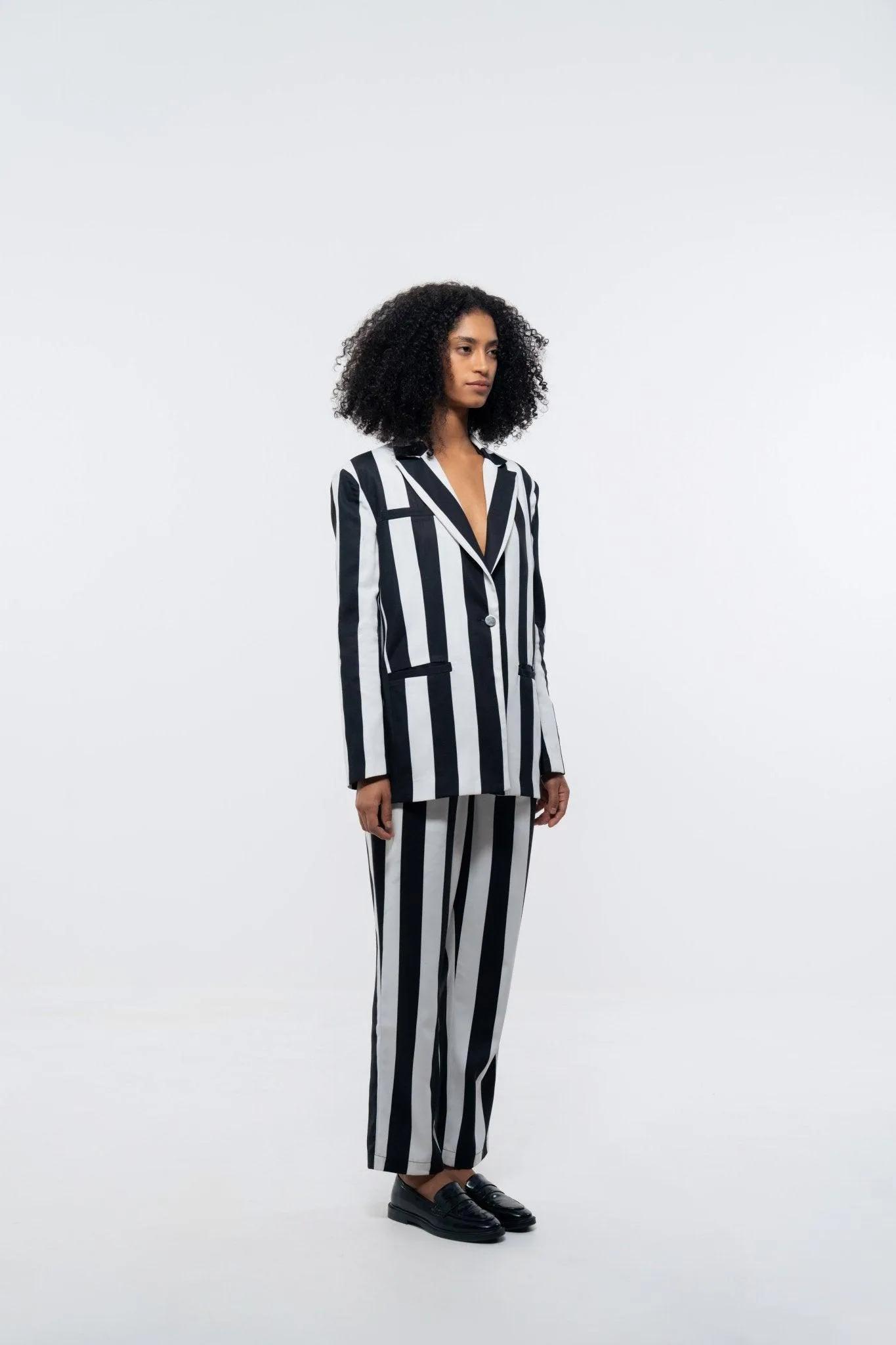 WHITE AND BLACK STRIPE SINGLE BREASTED BLAZER